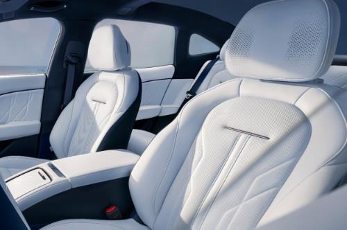 1733902047360921.jpg 汽車內飾2.jpg